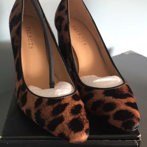 NBW Leopard print stacked heel - never been worn 7.5